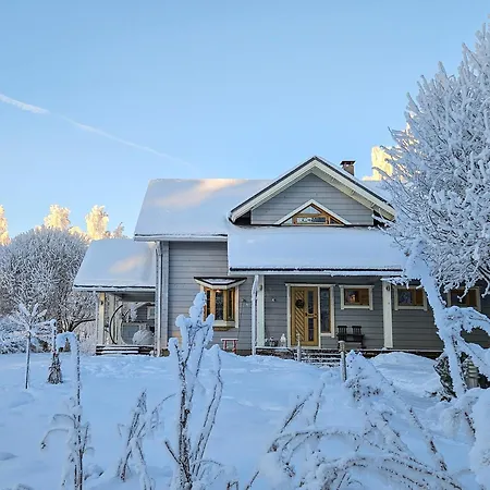 Villa Riverside Loghouse