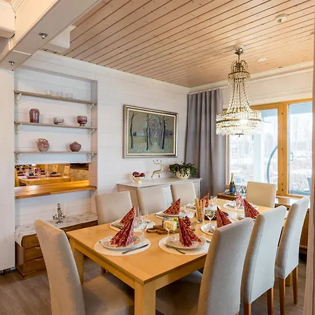 Riverside Loghouse Rovaniemi